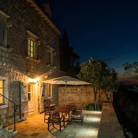In Dubrovnik Vila *